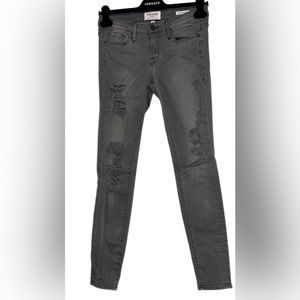 ❤️ Like new FRAME jeans size 26 worn once too big for me great pair of jeans